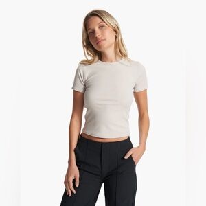 Vuori Pose Fitted Tee